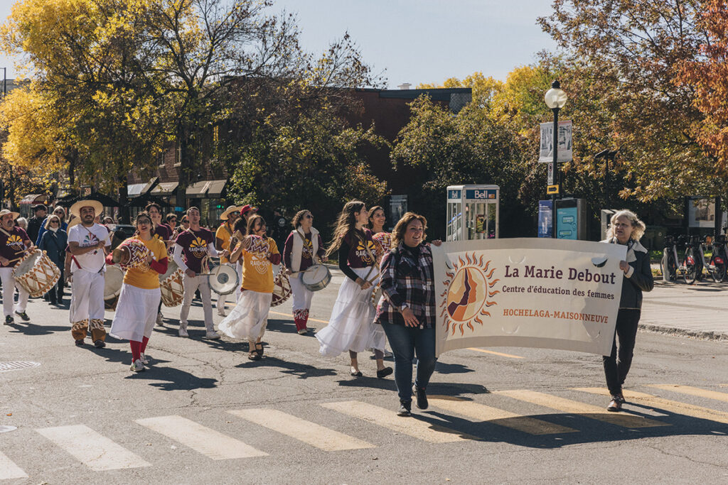 marie-debout-accueil-carrousel-3